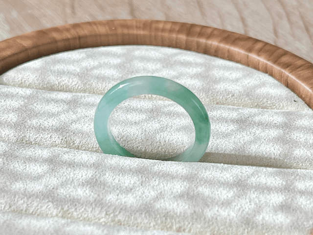 Bague en jade (51) - Lagon 