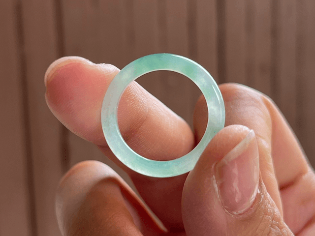 Bague en jade (51) - Lagon 