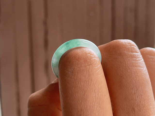 Bague en jade (51) - Lagon 