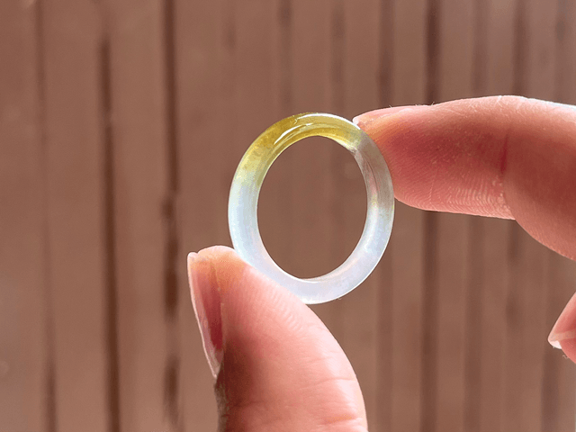 Bague en jade (52) - Ambre blanc 