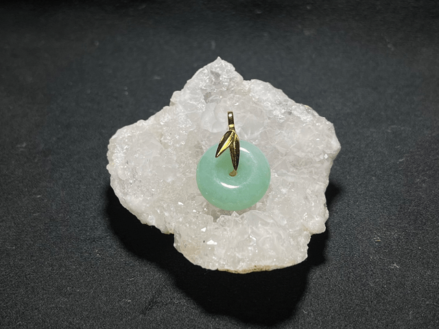 Pendentif Ping An Kou - Feuille dorée 