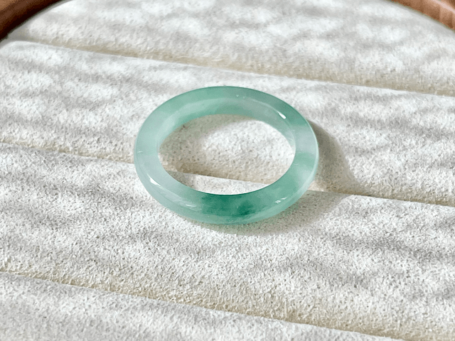 Bague en jade (51) - Lagon 