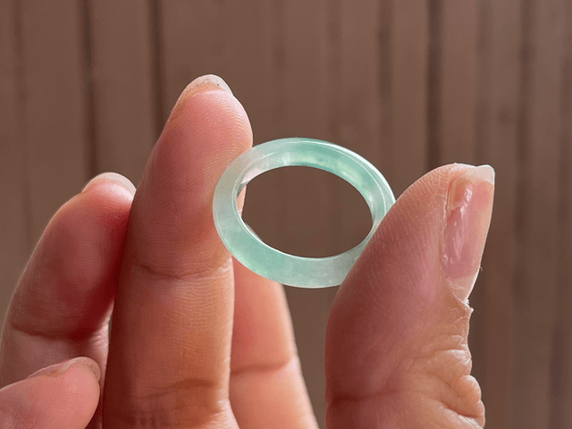 Bague en jade (51) - Lagon 