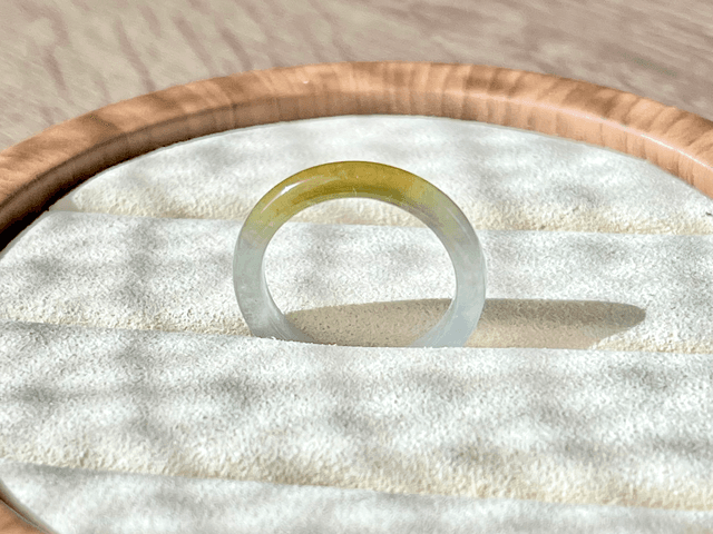 Bague en jade (52) - Ambre blanc 