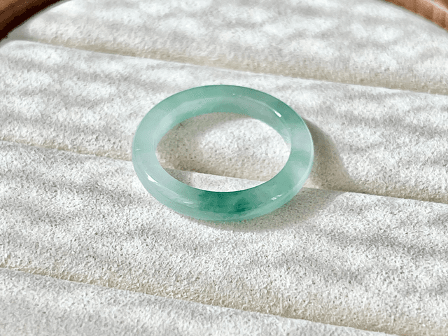 Bague en jade (51) - Lagon 
